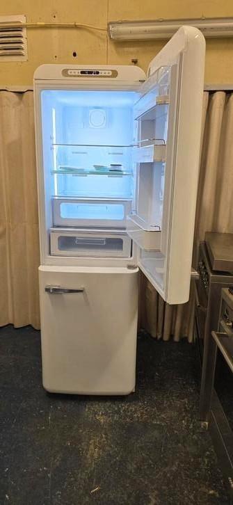 Smeg koelkast Crème wit beschikbaar voor biedingen