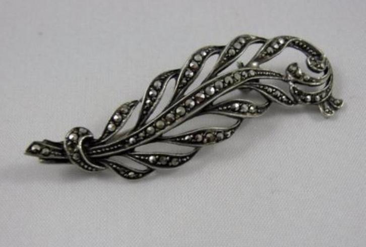 Elegante broche blad met markasieten 835 zilver  (6658-2140), Sieraden, Tassen en Uiterlijk, Broches, Zo goed als nieuw, Overige materialen