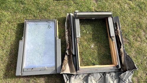 Dakraam kozijn - velux MOET WEG voor 20 SEPT, Doe-het-zelf en Verbouw, Glas en Ramen, Gebruikt, Dakraam, 80 tot 120 cm, Minder dan 80 cm