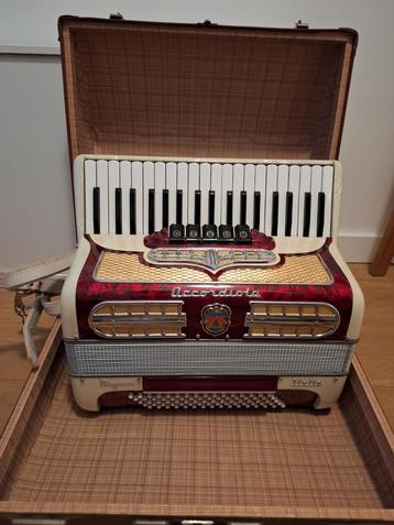 Accordiola Mignon, 80 bas, in goede staat beschikbaar voor biedingen