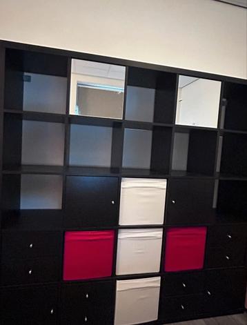 Zwarte IKEA Kallax Kast 5x5 met inzetten beschikbaar voor biedingen