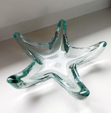 Glazen schaaltje (zee)ster beschikbaar voor biedingen