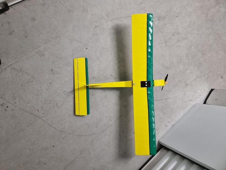 mooi rc vliegtuig van balsa hout, Hobby en Vrije tijd, Modelbouw | Radiografisch | Vliegtuigen, Zo goed als nieuw, Elektro, Ophalen