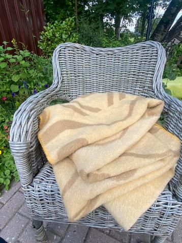 Prachtige vintage wollen deken 180 x 230 cm beschikbaar voor biedingen