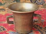 Mooie zware antieke vijzel uit Engeland 9 cm. 18de eeuw., Antiek en Kunst, Antiek | Koper en Brons, Ophalen of Verzenden, Brons