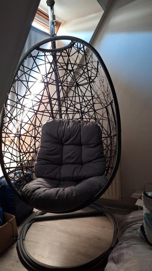 Ei hangstoel + kussens in goede staat, Tuin en Terras, Tuinstoelen, Zo goed als nieuw, Ophalen