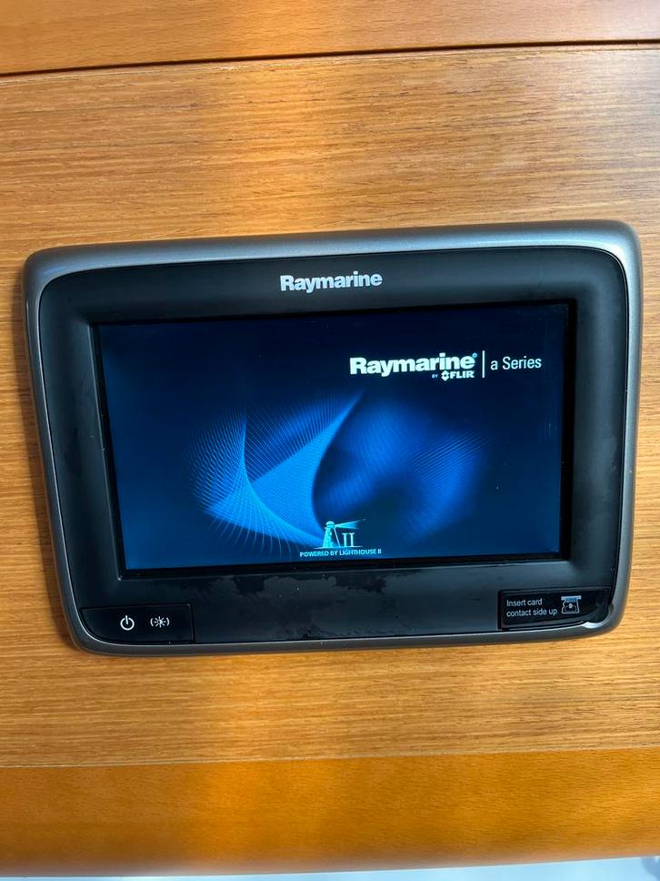 Raymarine A77 7" Kaartplotter - Perfecte Staat, Watersport en Boten, Navigatiemiddelen en Scheepselektronica, Zo goed als nieuw