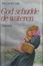 Arie van der Lugt – V – God schudde de wateren – trilogie, Boeken, Gelezen, Ophalen of Verzenden, Nederland