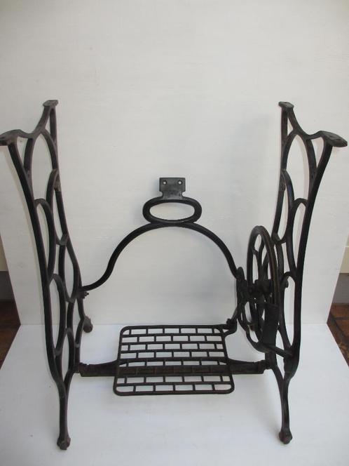 mooie antieke gietijzeren onderstel naaimachine industrieel., Antiek en Kunst, Curiosa en Brocante, Ophalen