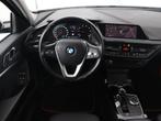 BMW 1-serie 118i High Executive | Sport line | Automaat | Ca, Auto's, BMW, 65 €/maand, Stof, Gebruikt, Wit