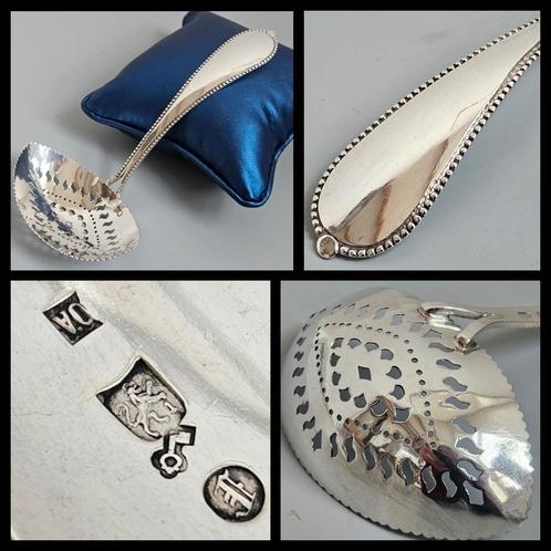 Antiek zilver,  zilveren strooilepel met parelrand., Antiek en Kunst, Antiek | Goud en Zilver, Zilver, Ophalen of Verzenden