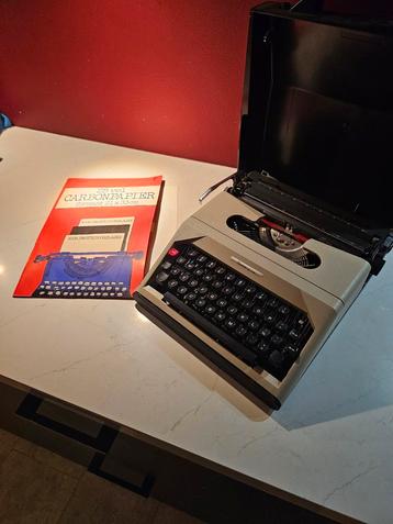 Vintage Typemachine met Koffer beschikbaar voor biedingen