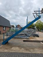 Stalen trap blauw hoog 3.3mtr. Nob113, Doe-het-zelf en Verbouw, Ladders en Trappen, Ophalen of Verzenden, Zo goed als nieuw, 2 tot 4 meter