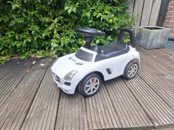 Witte Mercedes Benz loopauto met laadklep beschikbaar voor biedingen