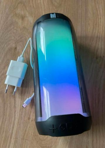 Muziek Box met Lichteffecten beschikbaar voor biedingen