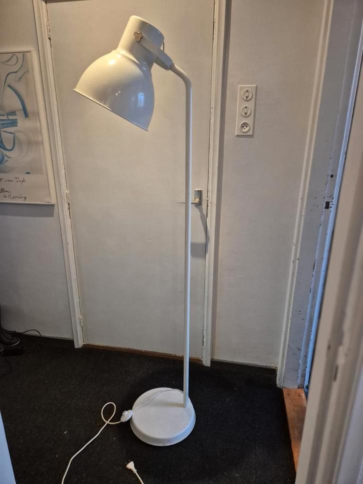 Moderne industriële staande lamp, Huis en Inrichting, Lampen | Vloerlampen, Zo goed als nieuw, 150 tot 200 cm, Metaal, Ophalen