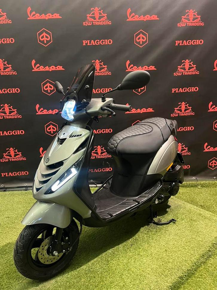 Piaggio Zip 2024 Brom! SP Agaat Grijs / RS Zadel / Garantie!, Fietsen en Brommers, Scooters | Piaggio, Zip, Benzine, Ophalen of Verzenden