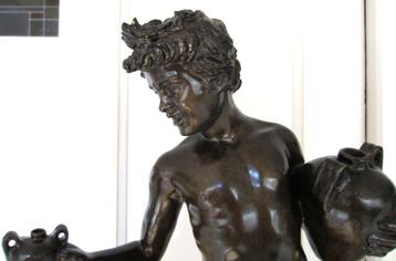 GESIGNEERD=de jonge verkoper==63 cm==BRONS==ca 1900== beschikbaar voor biedingen