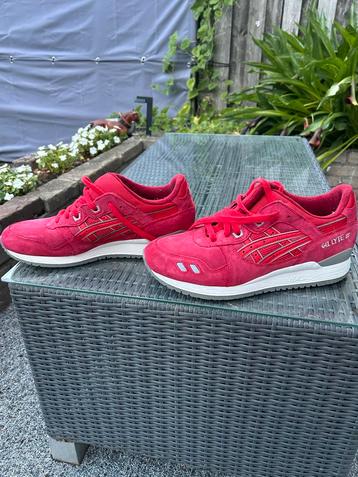 Asics Rood Maat 42.5 - Zo Goed Als Nieuw! beschikbaar voor biedingen