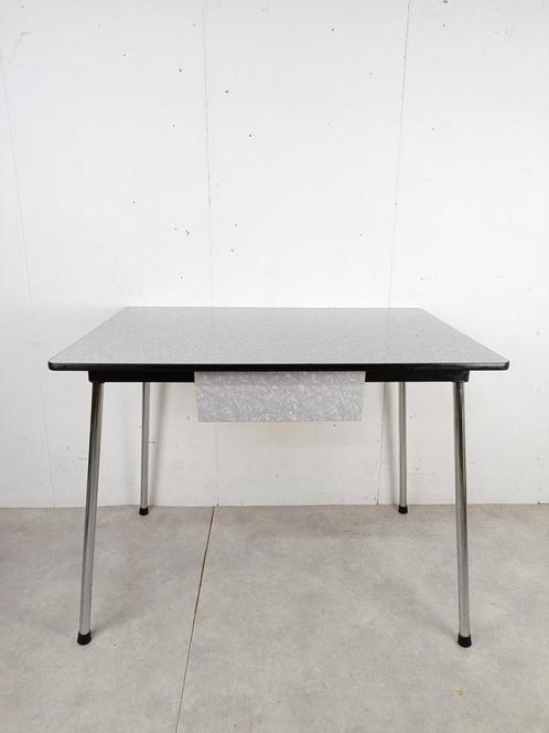 Vintage tafel / bureau formica grijs #Rotundumvintage, Huis en Inrichting, Tafels | Eettafels, Zo goed als nieuw, Ophalen of Verzenden
