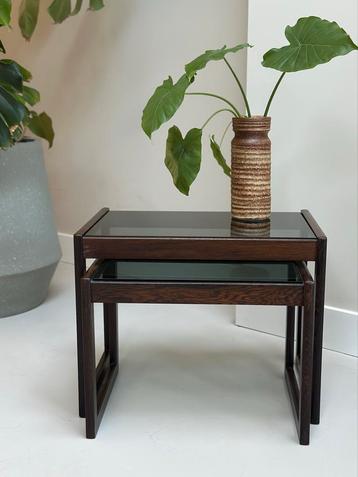 Vintage Nest Tafeltjes Scandinavisch Gerookt Glas beschikbaar voor biedingen