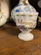 Royal Albert eierdopje februari leuk cadeautje, Ophalen of Verzenden, Zo goed als nieuw, Porselein, Overige typen