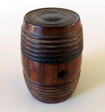 Uit inboedel: Reisinktpot in vorm houten  ton,incl verzenden beschikbaar voor biedingen