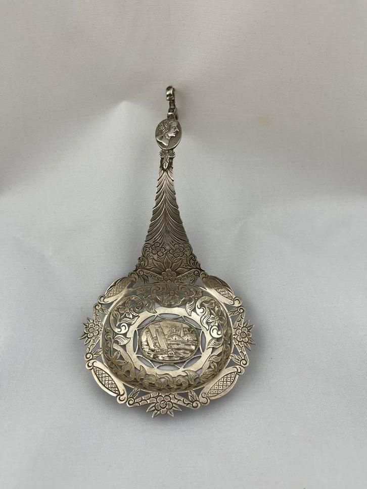 Antiek zilveren strooilepel, Antiek en Kunst, Antiek | Goud en Zilver, Zilver, Ophalen of Verzenden