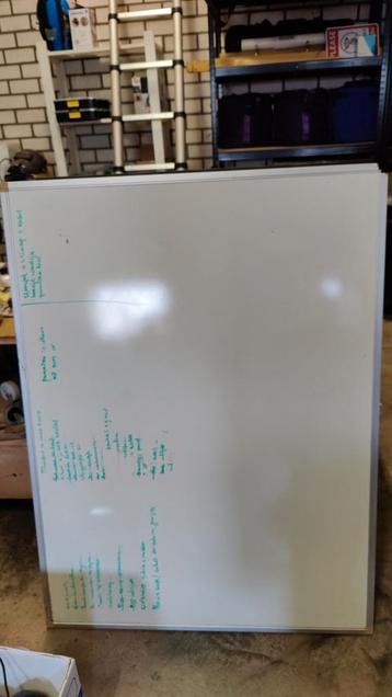Groot whiteboard 90x120cm beschikbaar voor biedingen