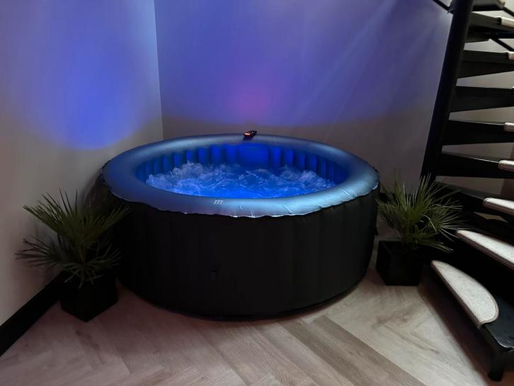Luxe M-SPA opblaasbare jacuzzi voor 4 personen, Tuin en Terras, Bubbelbaden en Hottubs, Zo goed als nieuw, Opblaasbaar, Afdekzeil