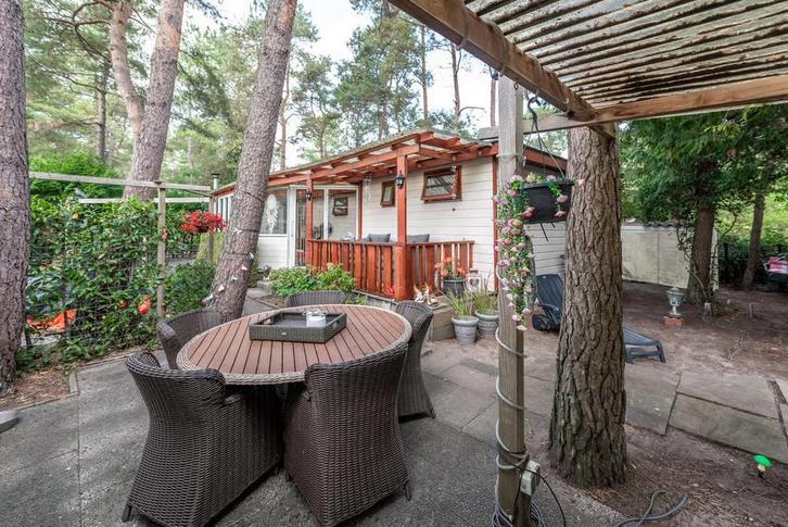 L-chalet met dubbele veranda en volledig omheinde tuin, Caravans en Kamperen, Stacaravans, tot en met 4, Ophalen of Verzenden