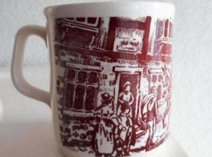 Beker Staffordshire met Bruine afbeelding, Huis en Inrichting, Keuken | Servies, Zo goed als nieuw, Kop(pen) en/of Schotel(s)