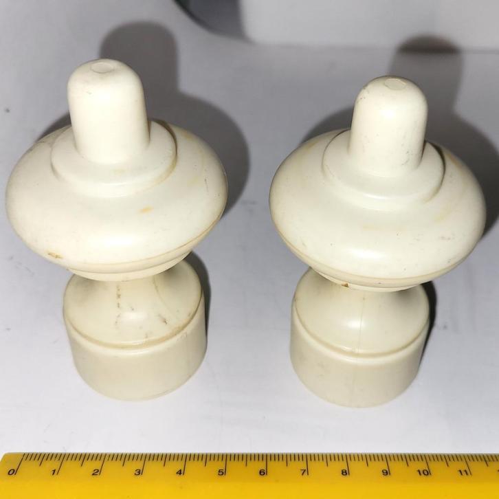 2 Vintage Uiteinden van een gordijnroede knoppen einddoppen, Antiek en Kunst, Antiek | Woonaccessoires, Ophalen of Verzenden