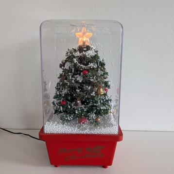 Vintage kerstboom met sneeuw en muziek uit de jaren 70. beschikbaar voor biedingen