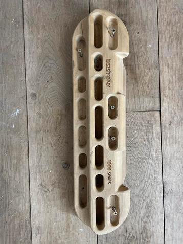 Beastmaker 1000 Klimbord / Hangbord beschikbaar voor biedingen