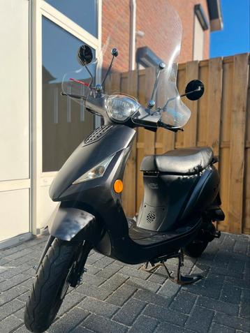 Te koop nette La Souris city (zip model) Snorscooter 2017 beschikbaar voor biedingen
