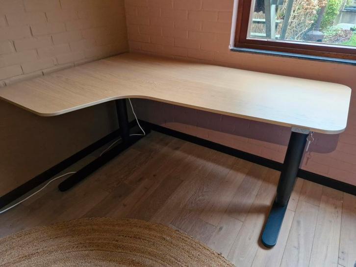 Ikea Bekant Hoog/Laag hoekbureau - Elektrisch verstelbaar, Huis en Inrichting, Bureaus, Zo goed als nieuw, Stabureau, Elektrisch
