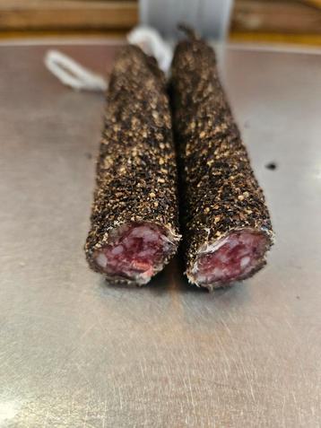 Fuet worsten zwarte peper beschikbaar voor biedingen