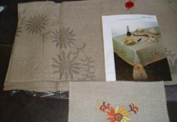 borduren zuiver linnen tafellaken beschikbaar voor biedingen