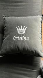Kussen grijs geborduurd Cristina 45x45, Ophalen, Zo goed als nieuw, Grijs, Vierkant