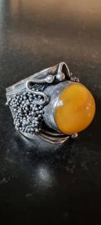 Zilveren vintage brutalist ring met amber steen, Verzenden, Geel, Zo goed als nieuw, Dame of Heer