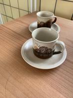 Vintage jaren 70 koffiekopjes met schotels (set van 2), Ophalen of Verzenden, Gebruikt, Porselein, Kop en/of schotel