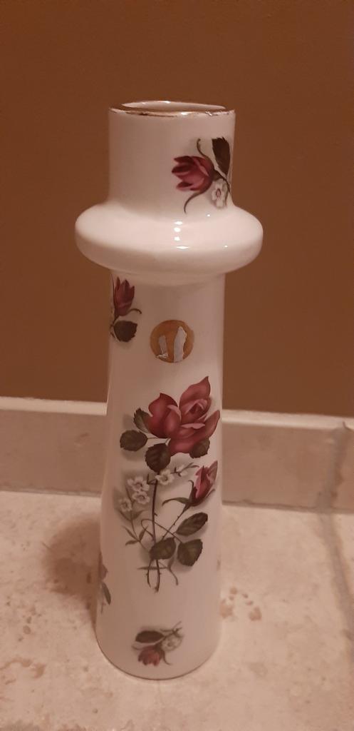 Vaas met rozenmotief, Huis en Inrichting, Woonaccessoires | Vazen, Gebruikt, Wit, Minder dan 50 cm, Aardewerk of Porselein, Ophalen of Verzenden