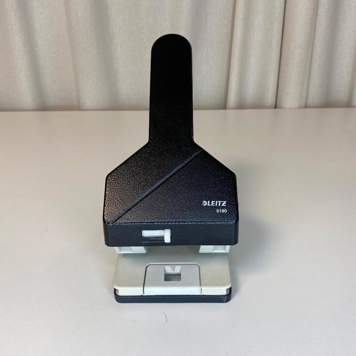 Leitz Perforator heavy duty model 5180 kleur zwart, Diversen, Bureau-accessoires, Zo goed als nieuw, Ophalen of Verzenden