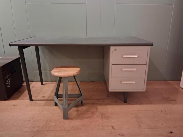 Vintage Gispen bureau, jaren 50/60, staal, 150 x 75 x 75 cm, Huis en Inrichting, Bureaus, Gebruikt, Bureau, Ophalen of Verzenden