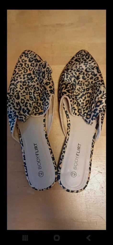 Tijgerprint instappers Bodyflirt Mt 42 valt als mt 41, Kleding | Dames, Schoenen, Nieuw, Instappers, Beige, Ophalen of Verzenden