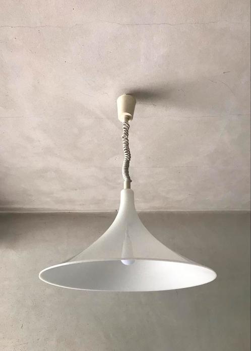 Vintage heksenhoed hanglamp wit plexiglas Amsterdam belgie, Huis en Inrichting, Lampen | Hanglampen, Ophalen of Verzenden