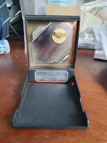 Trofee in een doosje beschikbaar voor biedingen