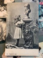 Meisje kijkt naar buste, Ongelopen, Kinderen, Ophalen of Verzenden, Voor 1920