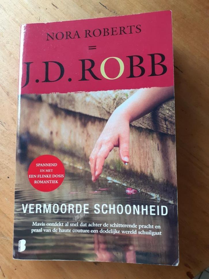Boek ‘Vermoorde schoonheid’ van J.D. Robb (= Nora Roberts), Boeken, Romans, Gelezen, Amerika, Ophalen of Verzenden